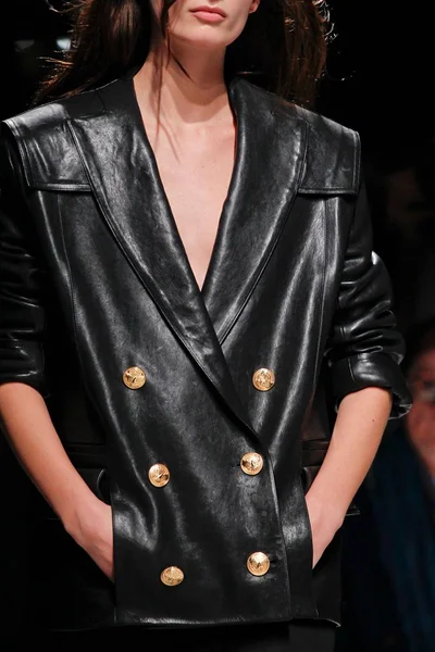 Look 49